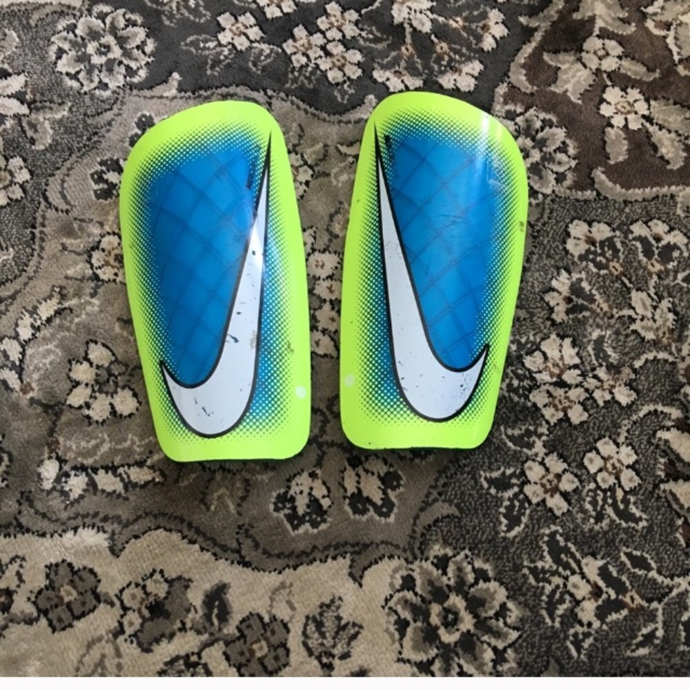 nike soccer shin guards slightly used